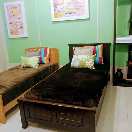 One Palm Tree Villas By Mary Manila Esterno foto