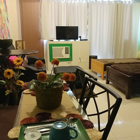 One Palm Tree Villas By Mary Manila Esterno foto